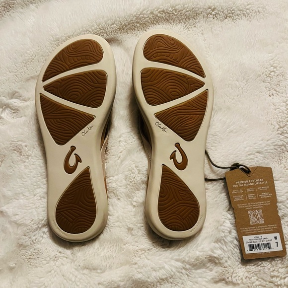 Brand new OluKai Honu women’s sandals. Size 7. Retail is $100 at Nordstrom. - Picture 4 of 5